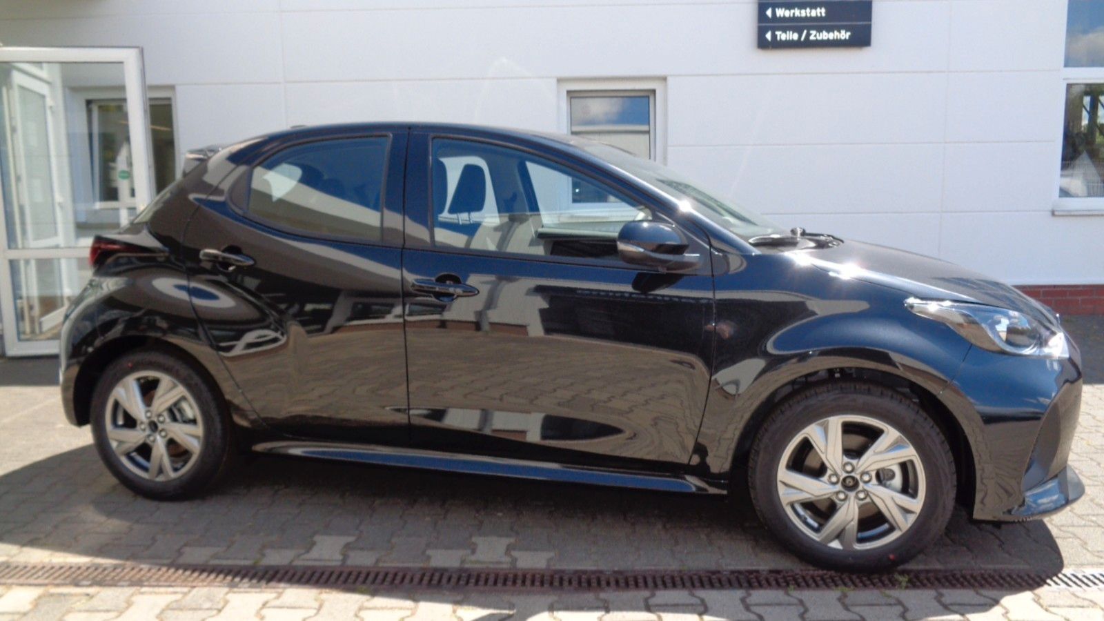 Mazda 2 Hybrid 1.5L Hybrid VVT-i FWD Exclusive-Line, Bild 3 von 11
