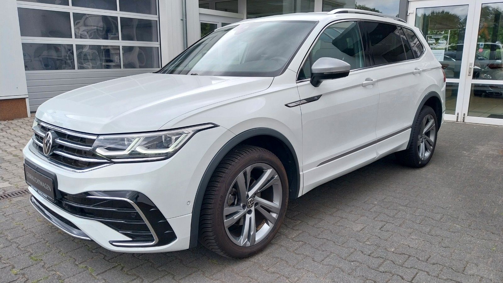 VW Tiguan Allspace R-Line Diesel 4Motion AHK STHZ, Bild 2 von 17