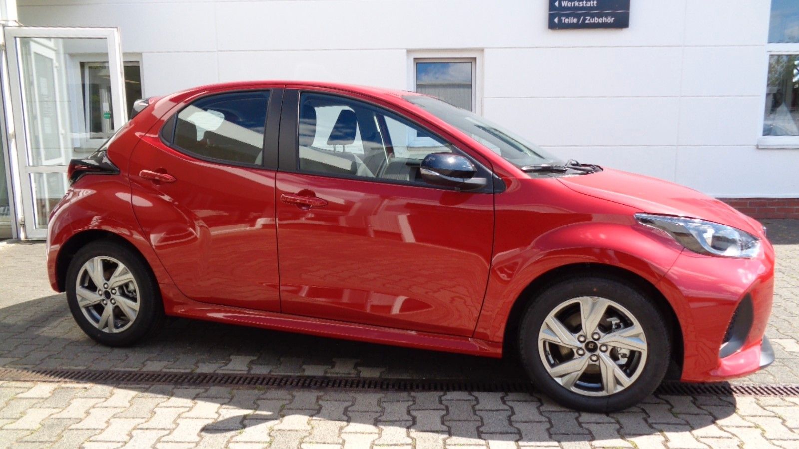 Mazda 2 Hybrid 1.5L Hybrid VVT-i FWD Exclusive-Line, Bild 3 von 11